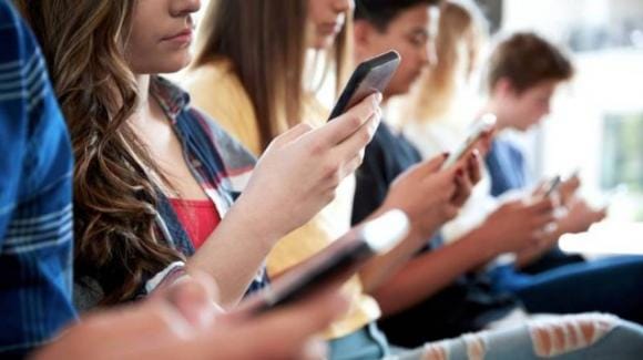 smartphone addiction dipendenza | Life&people Magazine