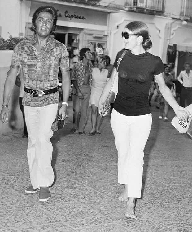 Jacqueline Onassis Walking with Valentino - life&people magazine