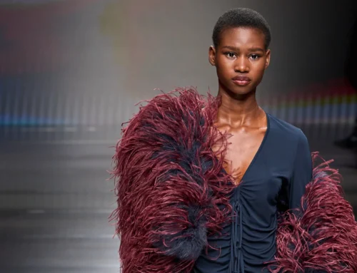 Giorgio Armani: femminilità fluida e suggestioni che guardano a Oriente