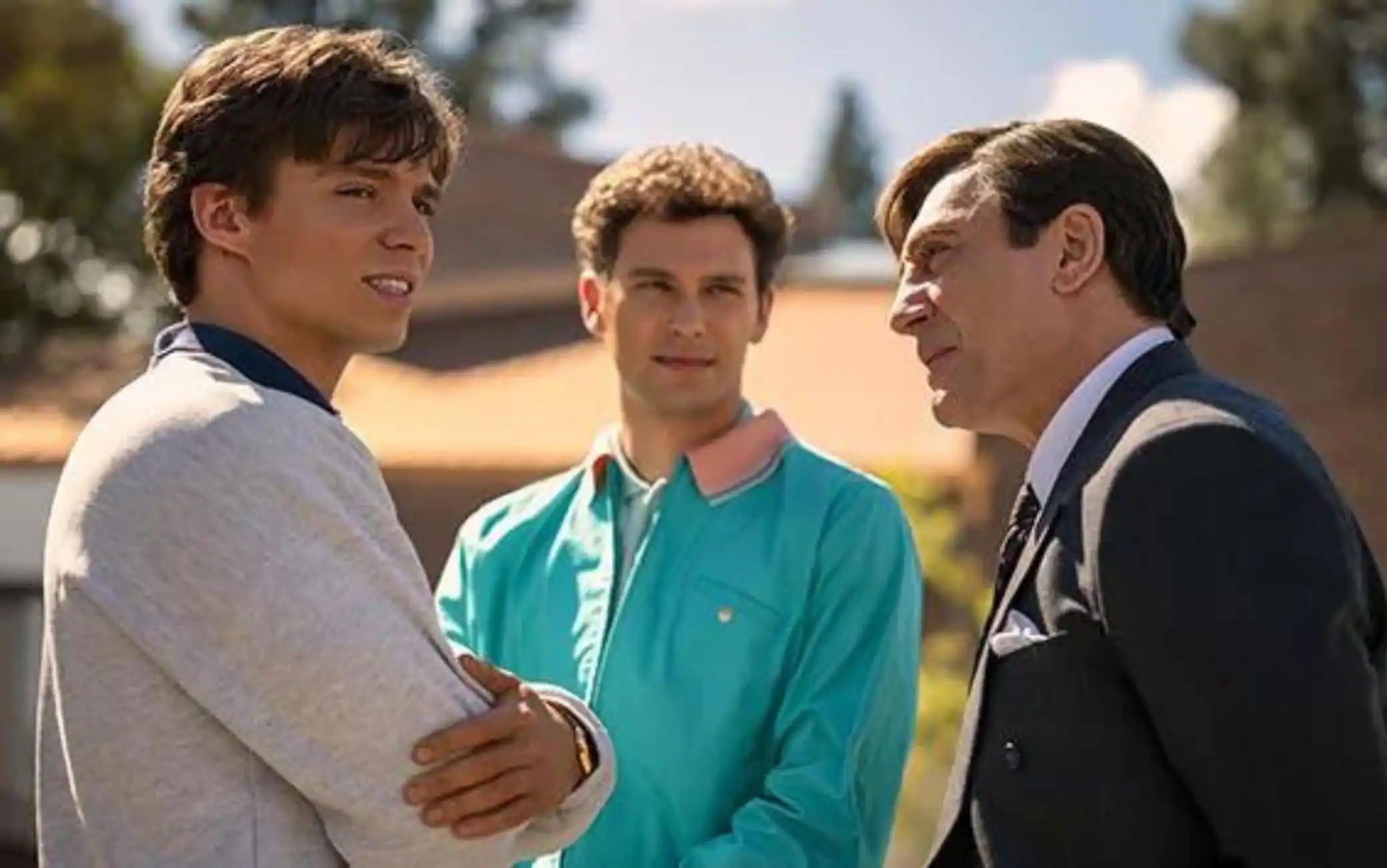 Fotogramma di una scena de Monsters The Lyle and Erik Menendez Story - Life&People Magazine