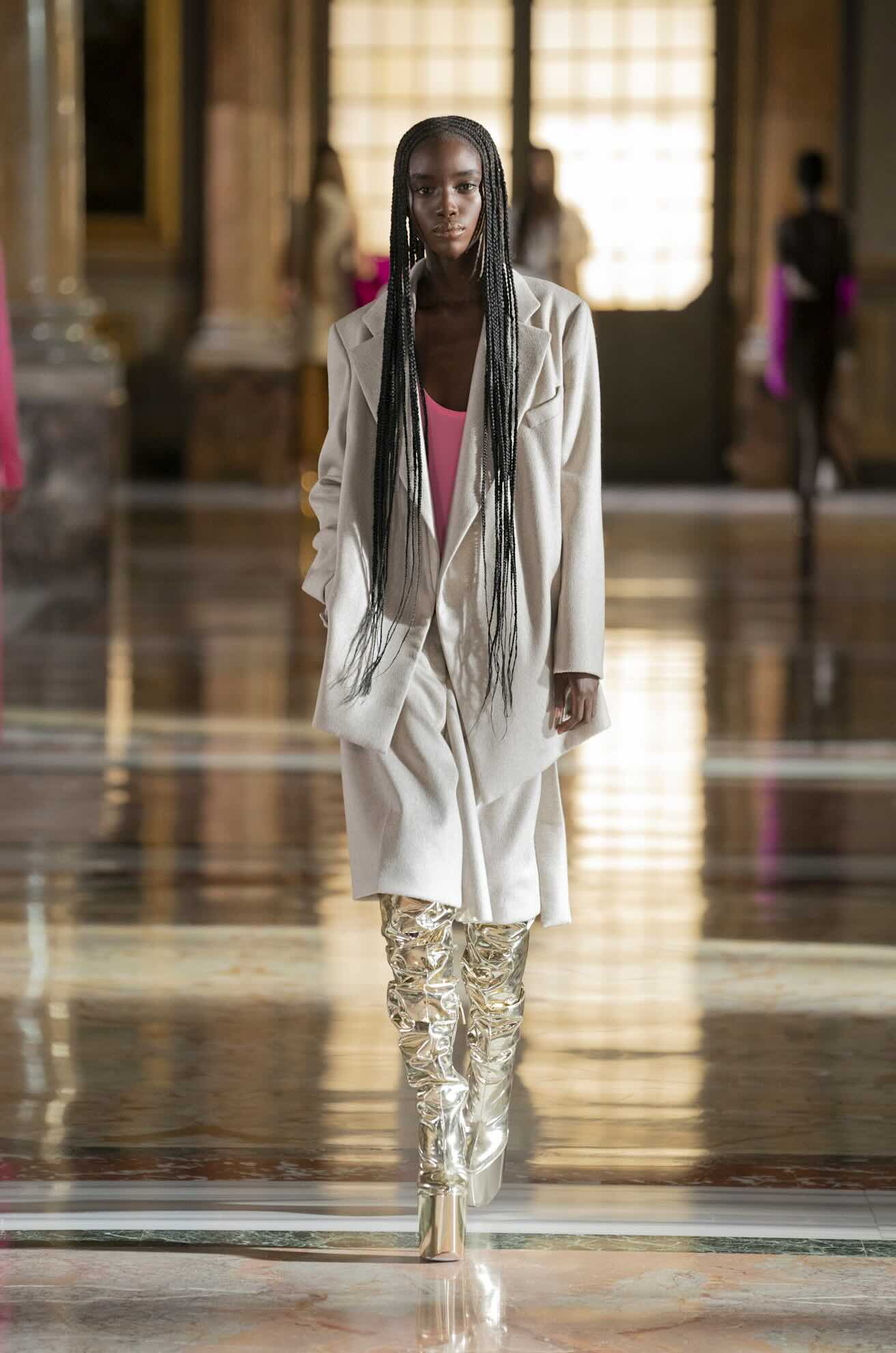 Valentino Haute Couture Primavera:Estate 2021 nella Sala Grande della Galleria Colonna, a Roma. - life&People Magazine