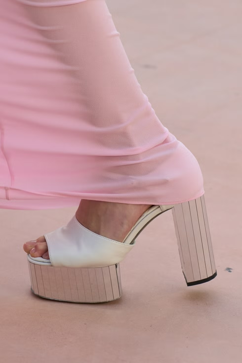 tendenze moda accessori Chenel plateau SS 2025 - Life&People Magazine