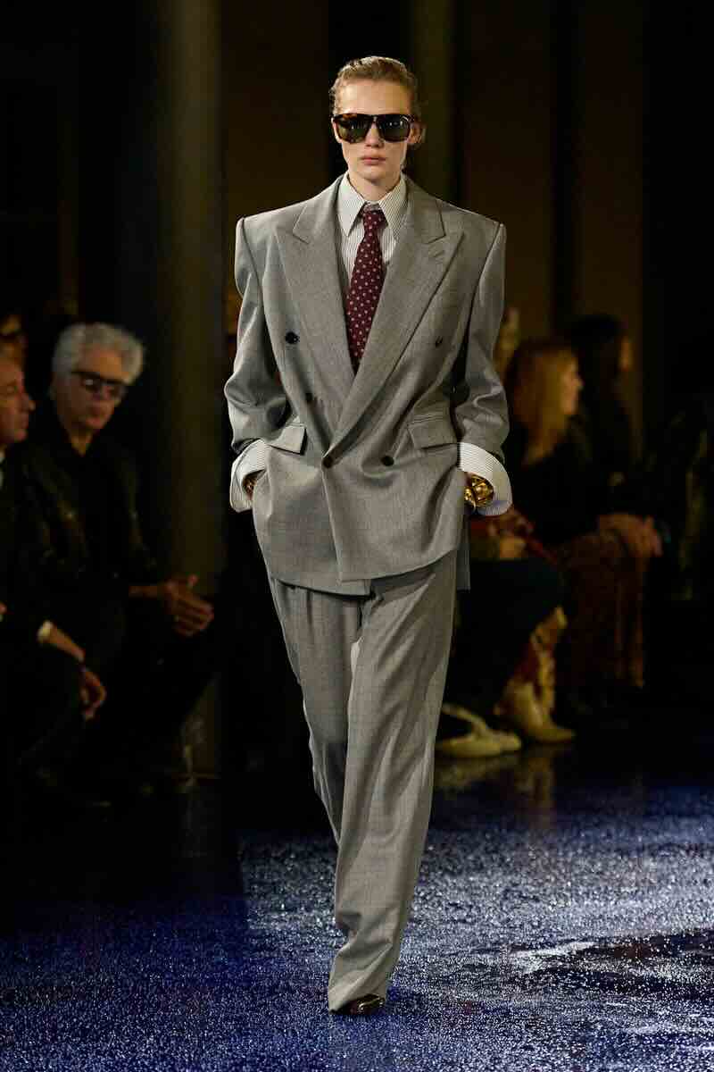 Trend Power Suit (spalle over) Anthony Vaccarello Saint Laurent - Life&People Magazine
