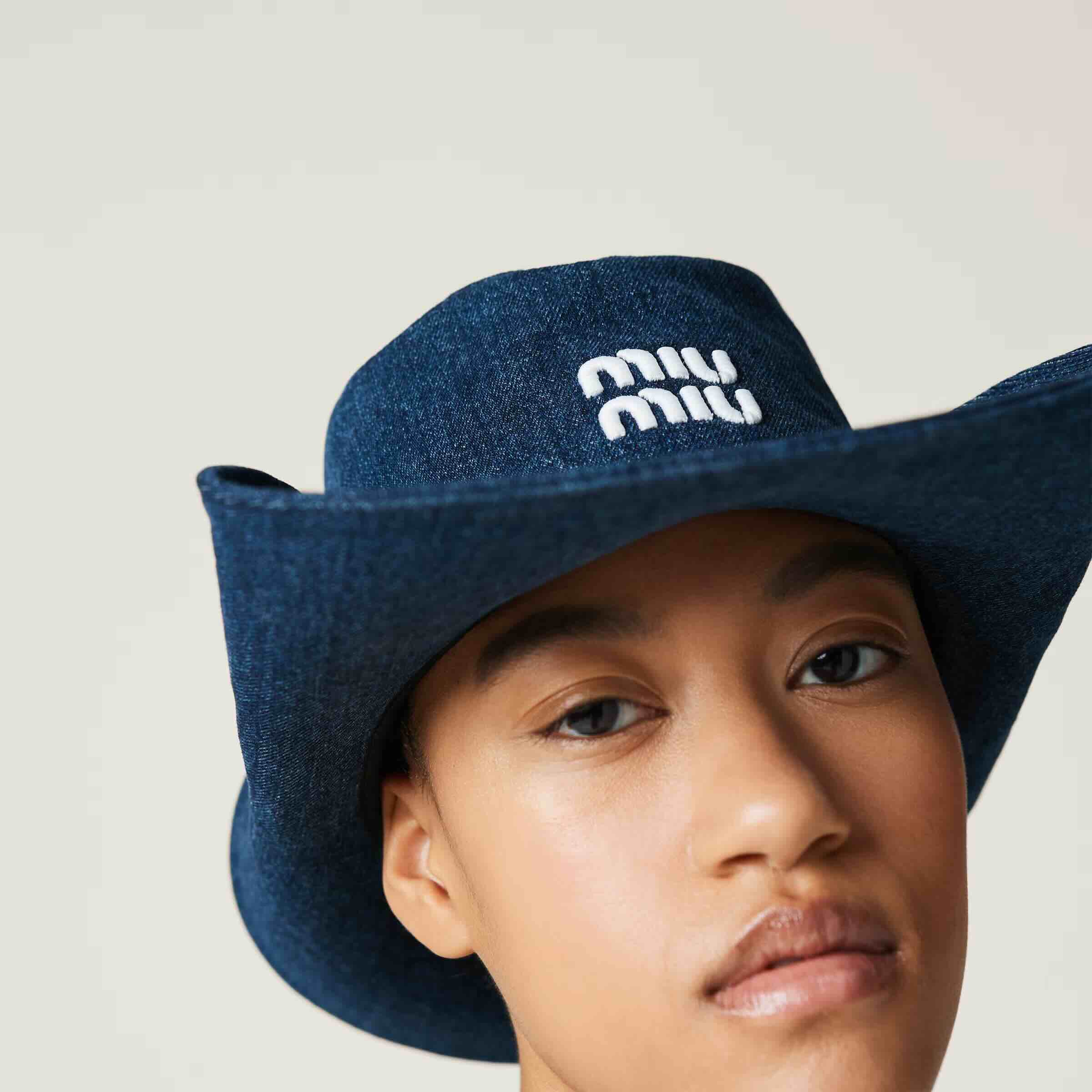 cappelli estate 2025 MiuMiu denim hat - Life&People magazine