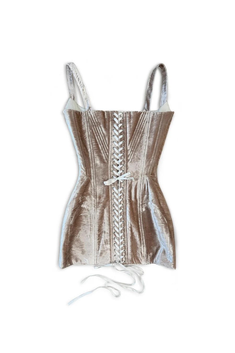 Dilara Findikoglu corsetto - Life&People Magazine