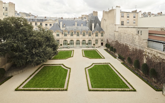 giardini segreti di lusso Jardin de l'Hôtel de Sully - Life&People Magazine
