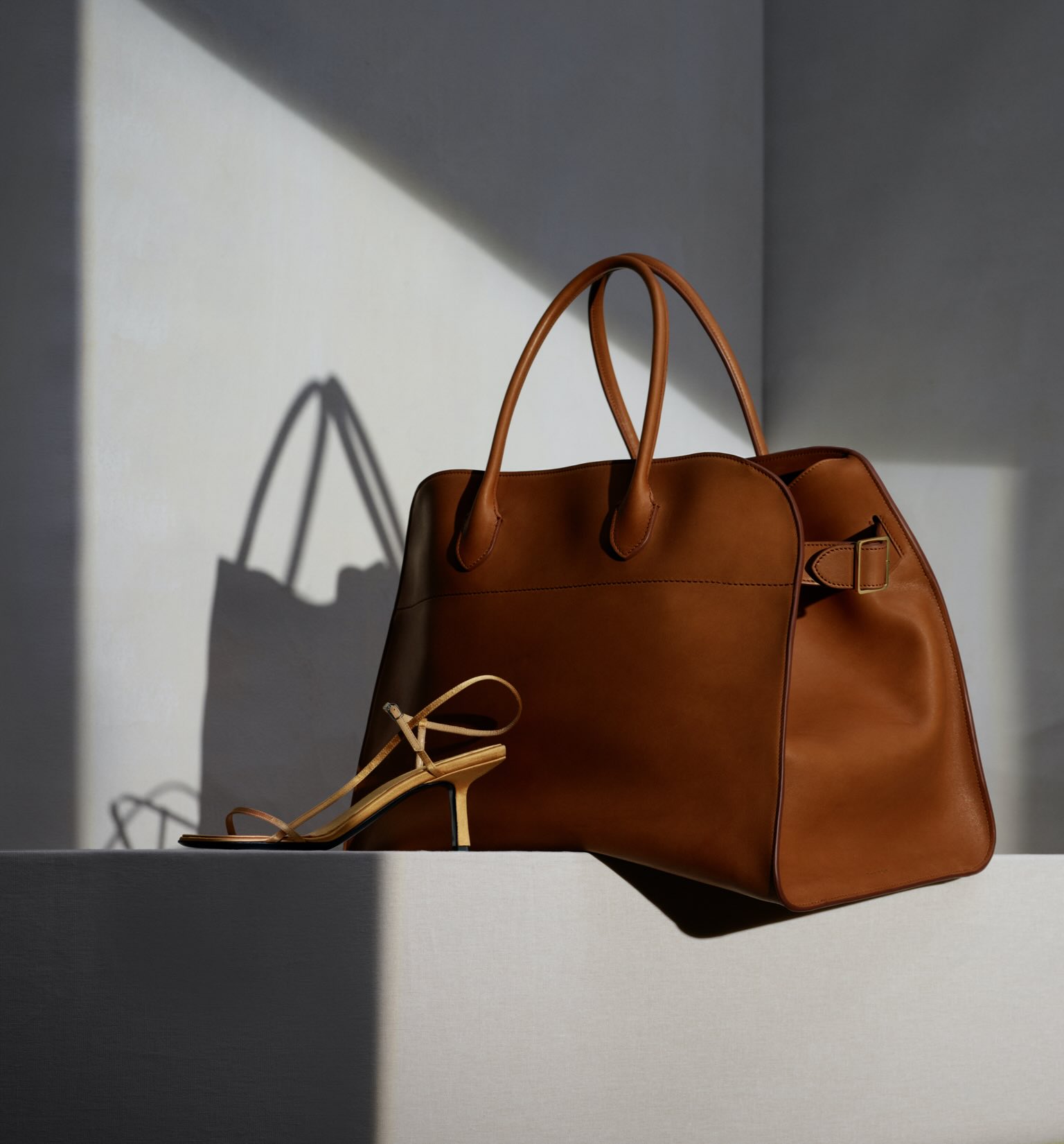 sandali e borsa tendenza moda estate - Life&People Magazine