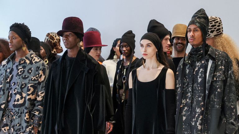 curiosità New York fashion week Modelle durante la NYFW in attesa di sfilare - Life&People Magazine