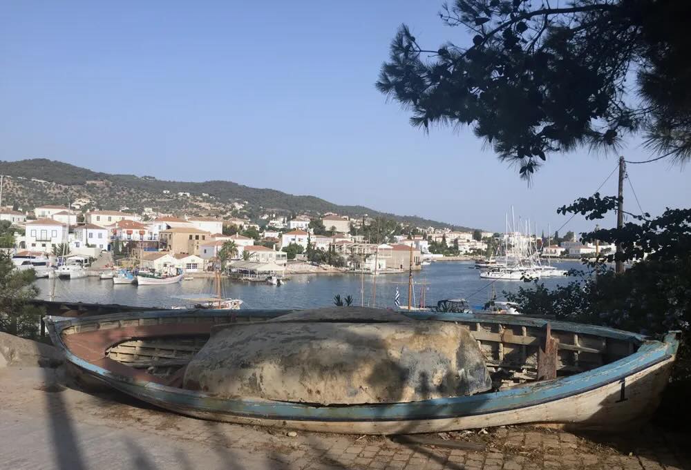 Old harbour spetses - Life&People Magazine