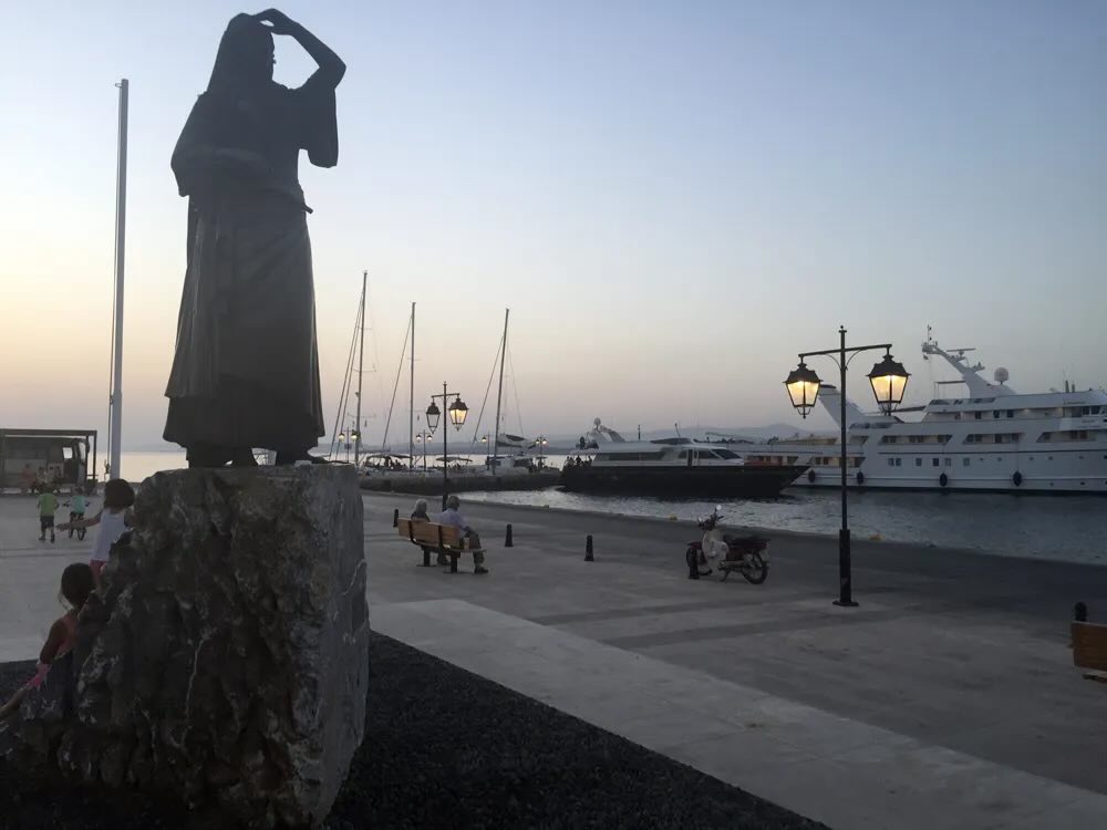 Statua laskarina bobulina, icona dell'isola - Life&People Magazine