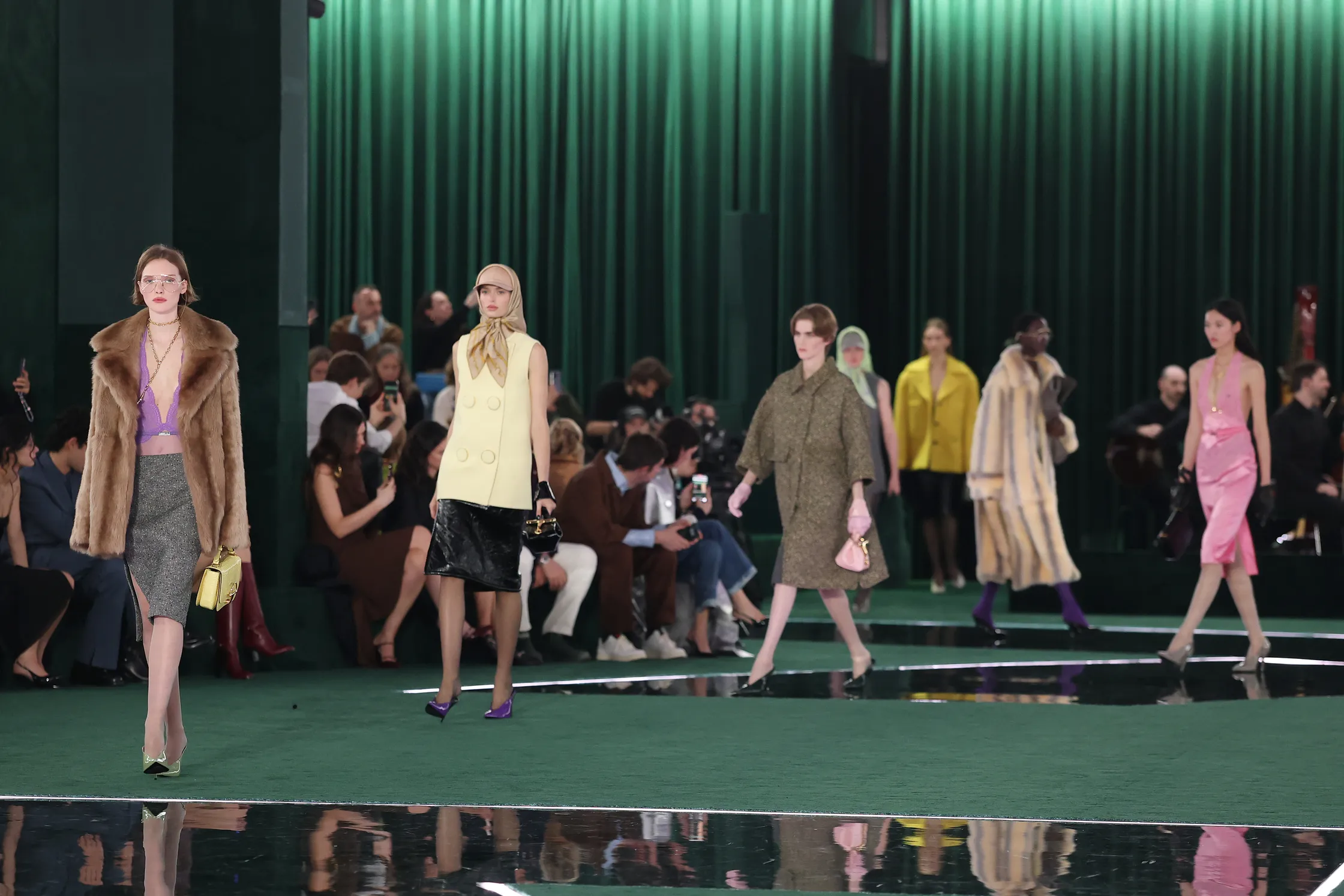 abiti dopo sfilate dove finiscono Milano Fashion week sfilata Gucci primavera estate 2025 - Life&People Magazine