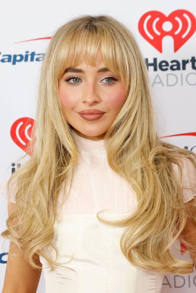 bunny bangs frangia sabrina carpenter - Life&People Magazine