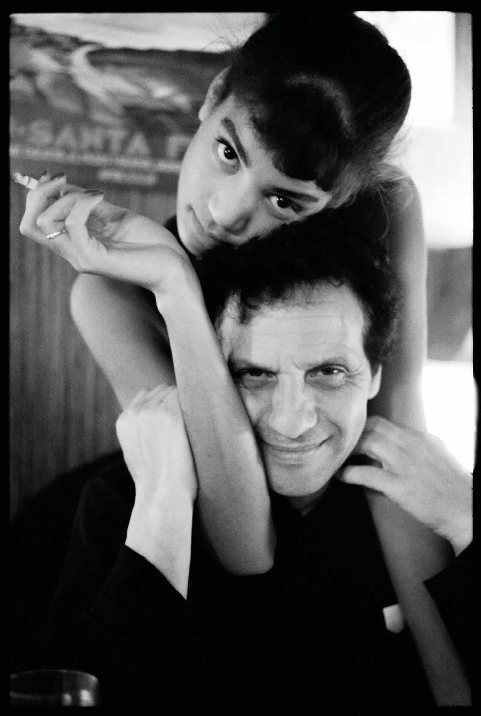 Azzedine Alaia e Veronica Webb a Parigi ritratti nel 1986 - Life&People Magazine