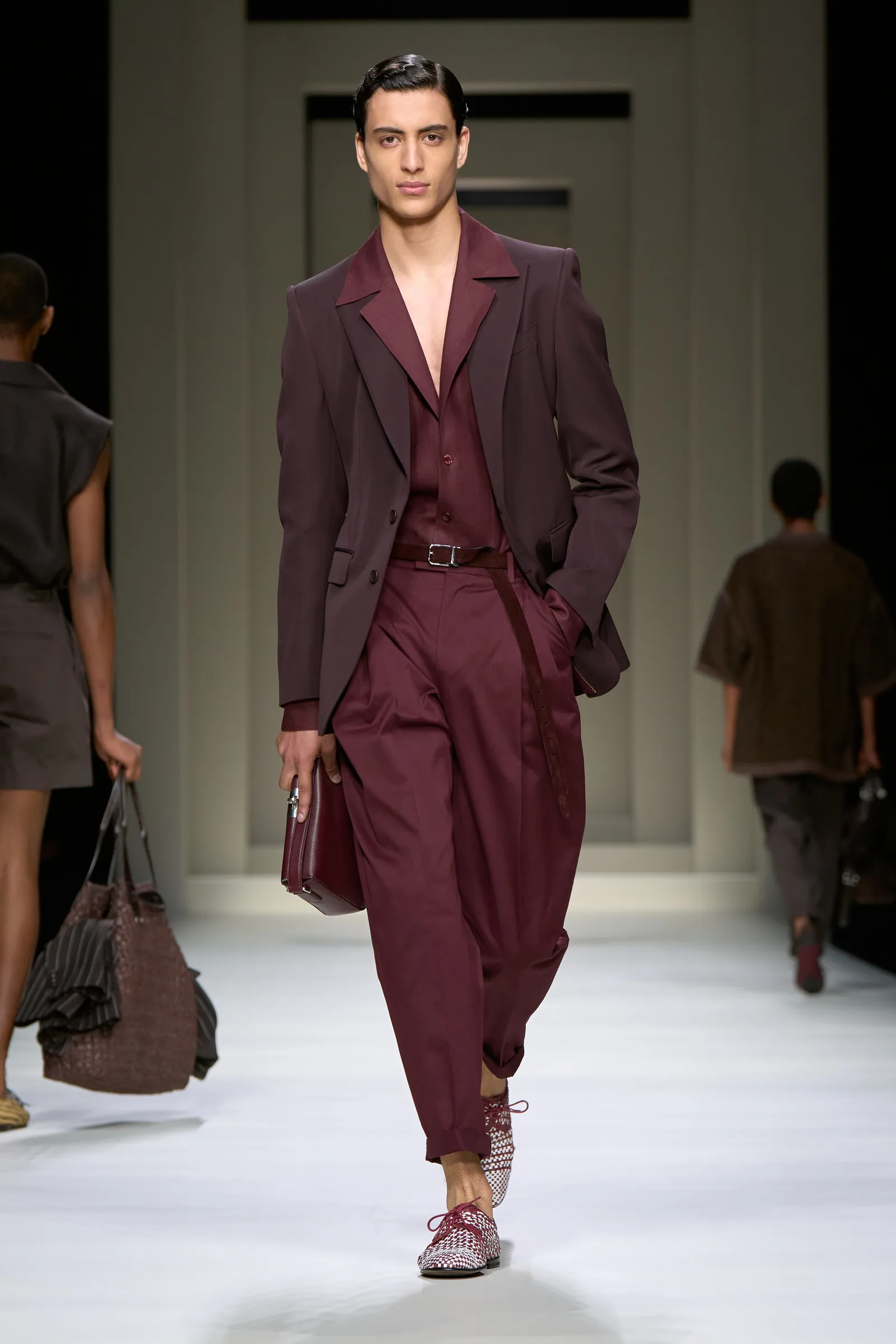 colore bordeaux uomo completo autunno - Life&People Magazine