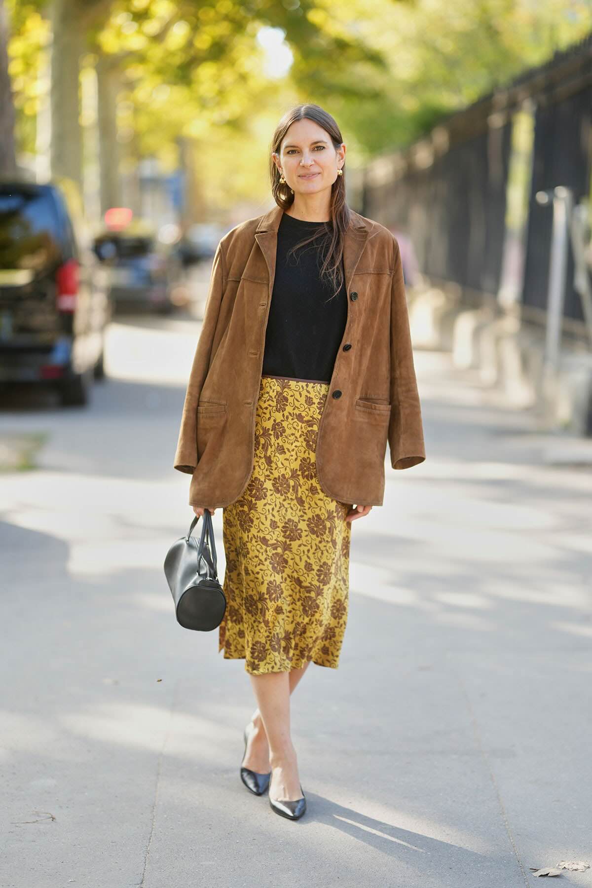 Lydia Zacharis con giacca in suede - Life&People Magazine