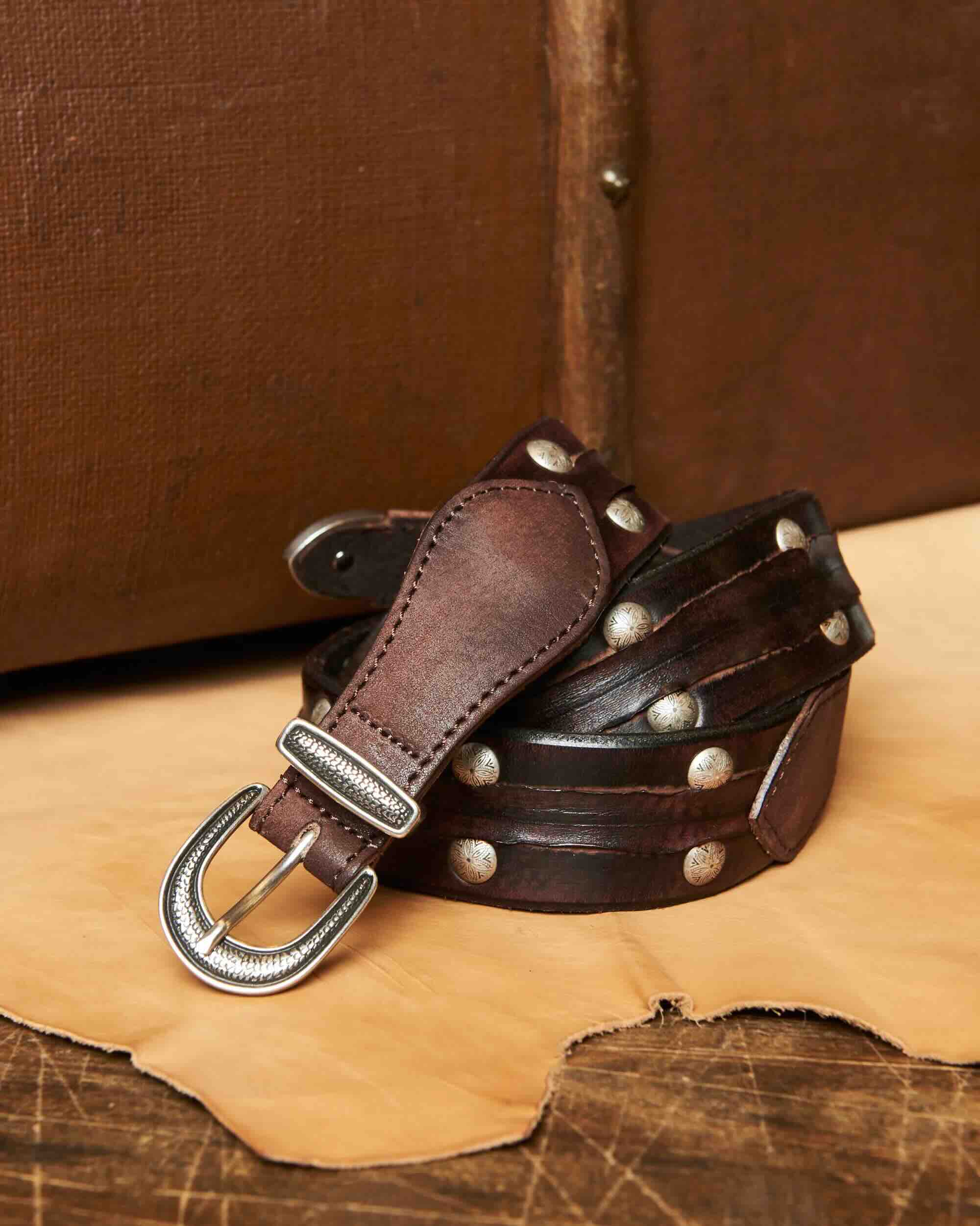 Cintura marrone in pelle di vitello intagliata Fortela - Life&People Magazine