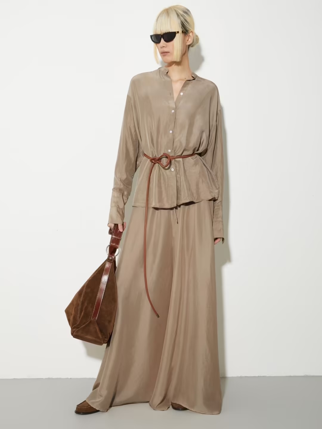 Max&Co e la proposta di abbinare la cintura marrone ad un suit fluido - Life&People Magazine