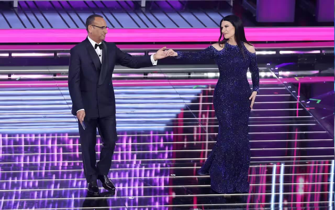 laura pausini e carlo conti prima serata di Sanremo 2026 - Life&People Magazine