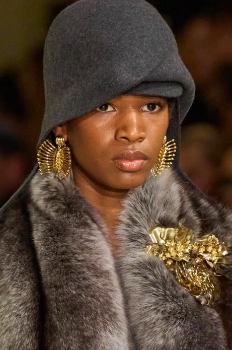 miu miu pelliccia spilla - Life&People Magazine