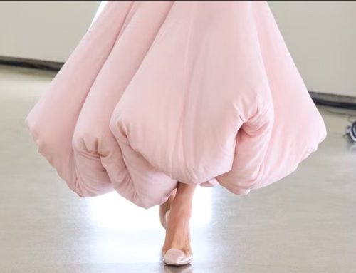 L’orlo a palloncino: la scultura morbida che ruba la scena al minimalismo