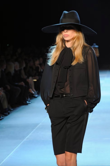 cravatta nera celine - Life&People Magazine