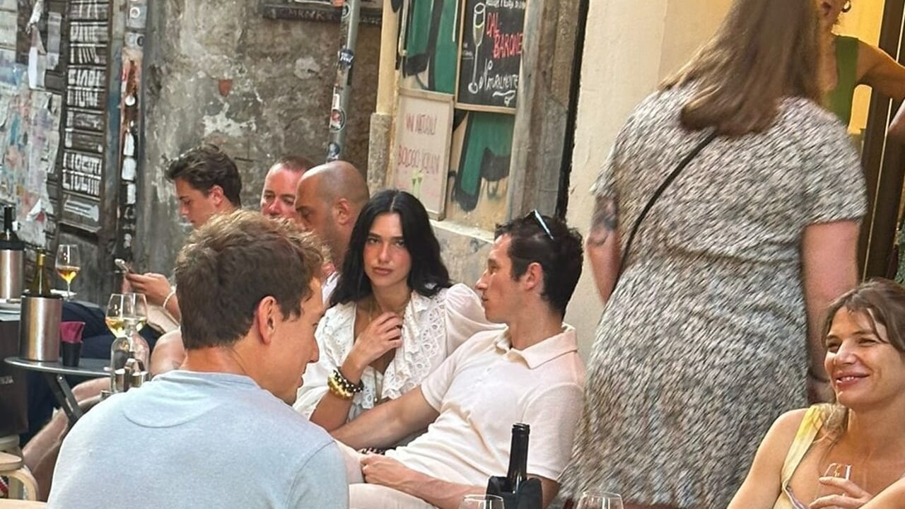 Vacanze in Sicilia Dua Lipa Callum Turner - Life&People Magazine