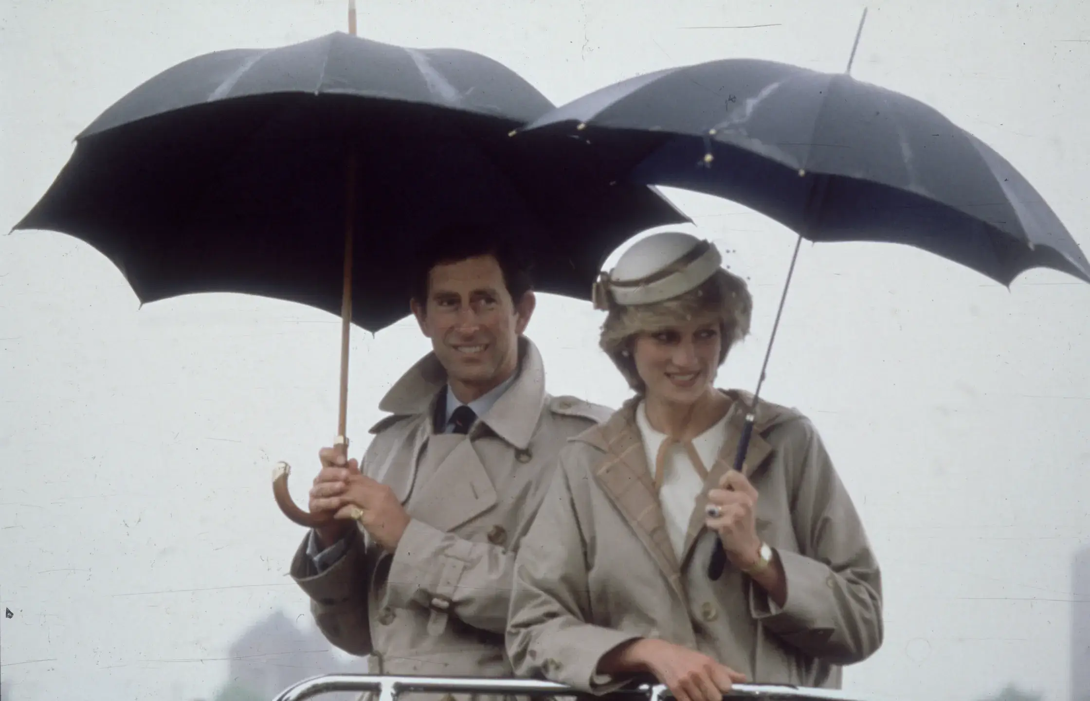 Lady diana e Re Carlo in Burberry - Life&People Magazine