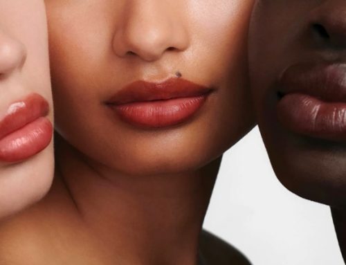 Ciglia nude e labbra sciroppate: il trucco alla francese tendenza di stagione