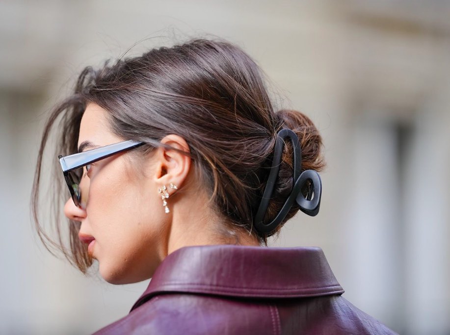 chignon a banana hairstyle - Life&People Magazine