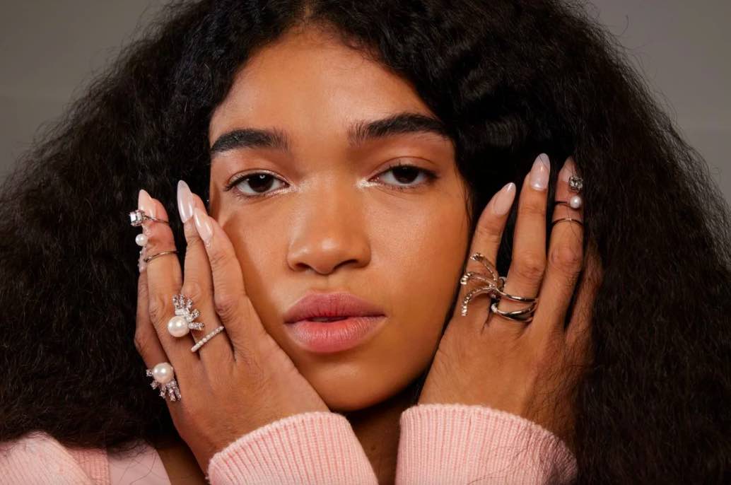 lip gloss manicure - Life&People Magazine