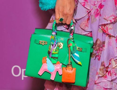 Borse, charms e portachiavi: il ritorno dell’accessorio personalizzato
