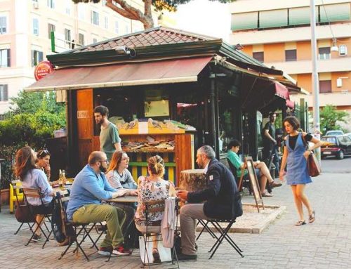 Il chiosco urbano 2.0: la rivincita dell’aperitivo low-key nei parchi cittadini