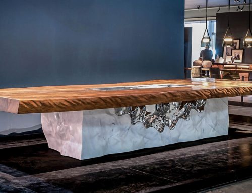 La gravità del design: il trionfo dei complementi d’arredo monolitici
