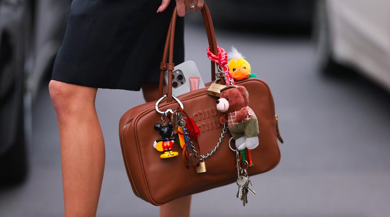 miu miu borsa accessori charm - Life&People Magazine