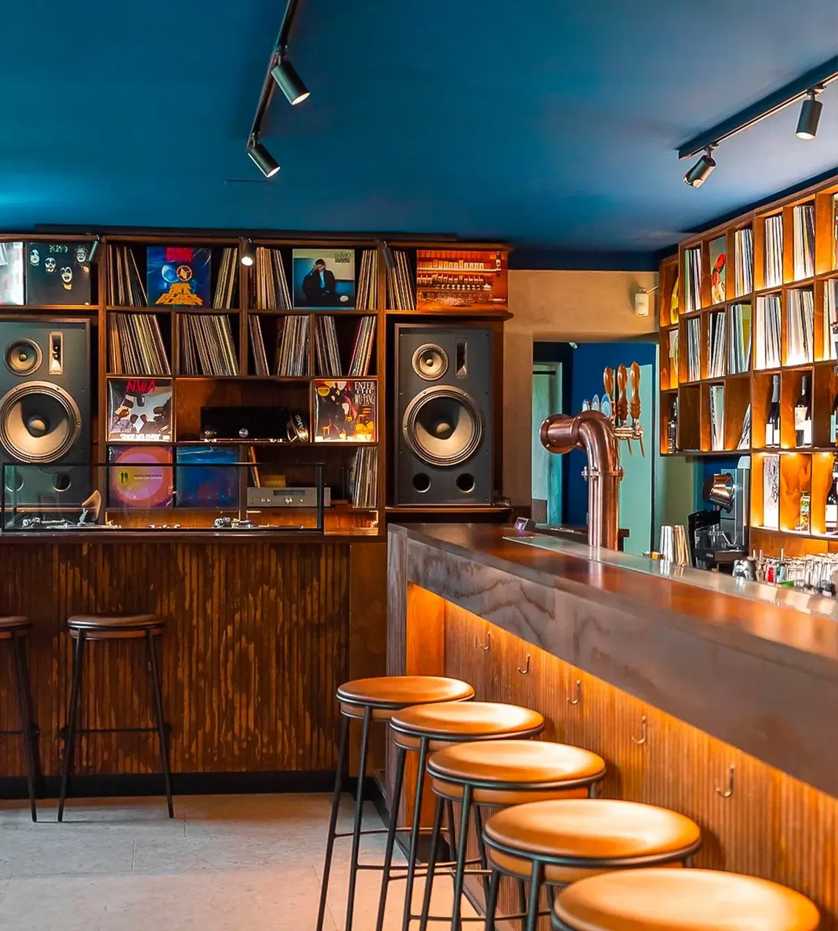 Musica listening bar Venyer HI-FI - Life&People Magazine