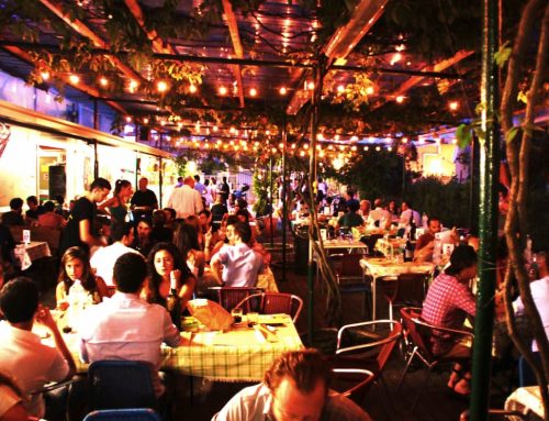I bistrot milanesi che uniscono cucina, balli, arte digitale e karaoke