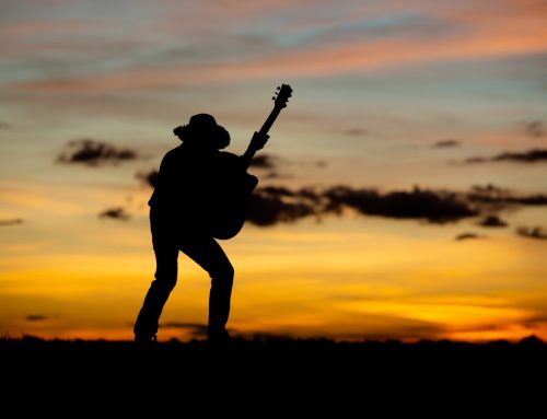 Quando il sole sostituisce i stroboscopi: il successo dei concerti tra aurora e crepuscolo