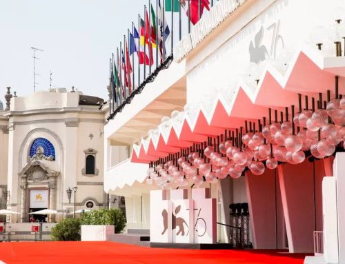 L’eleganza sull’acqua: lo stile senza tempo del Festival del Cinema di Venezia