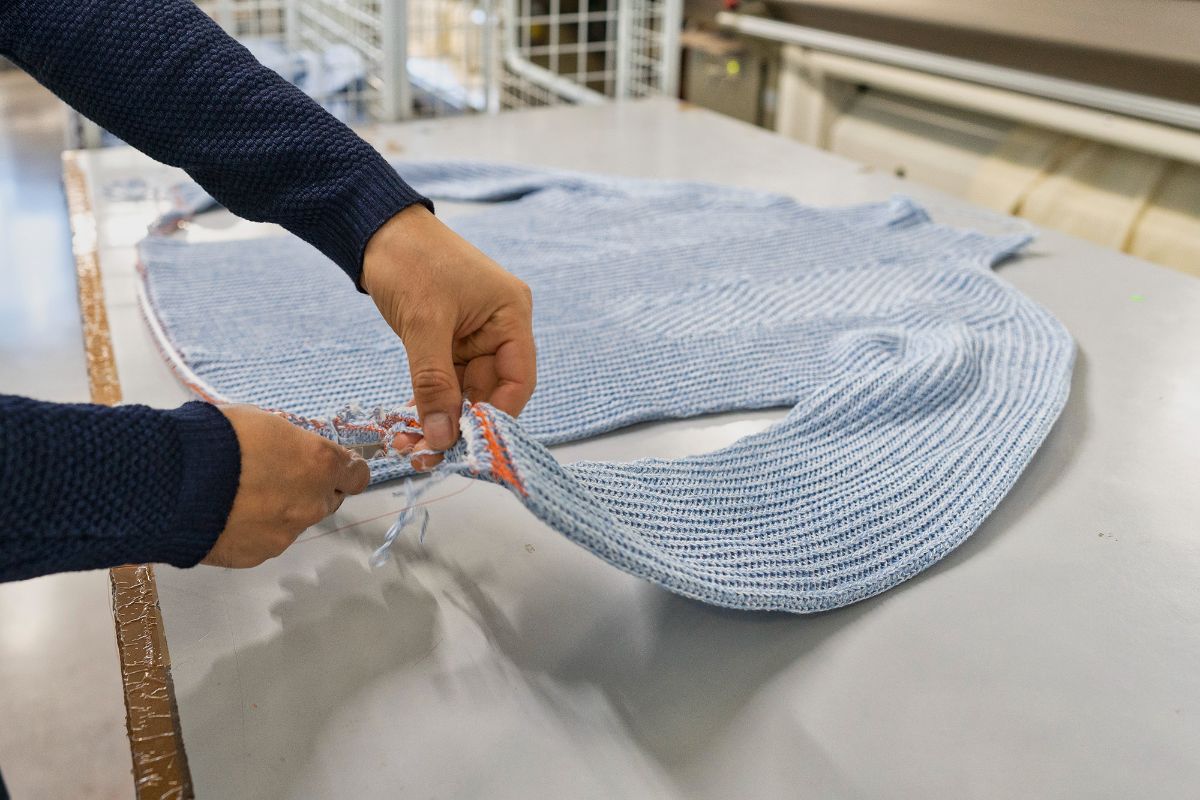 Lavorazione maglia Life&People Magazine 