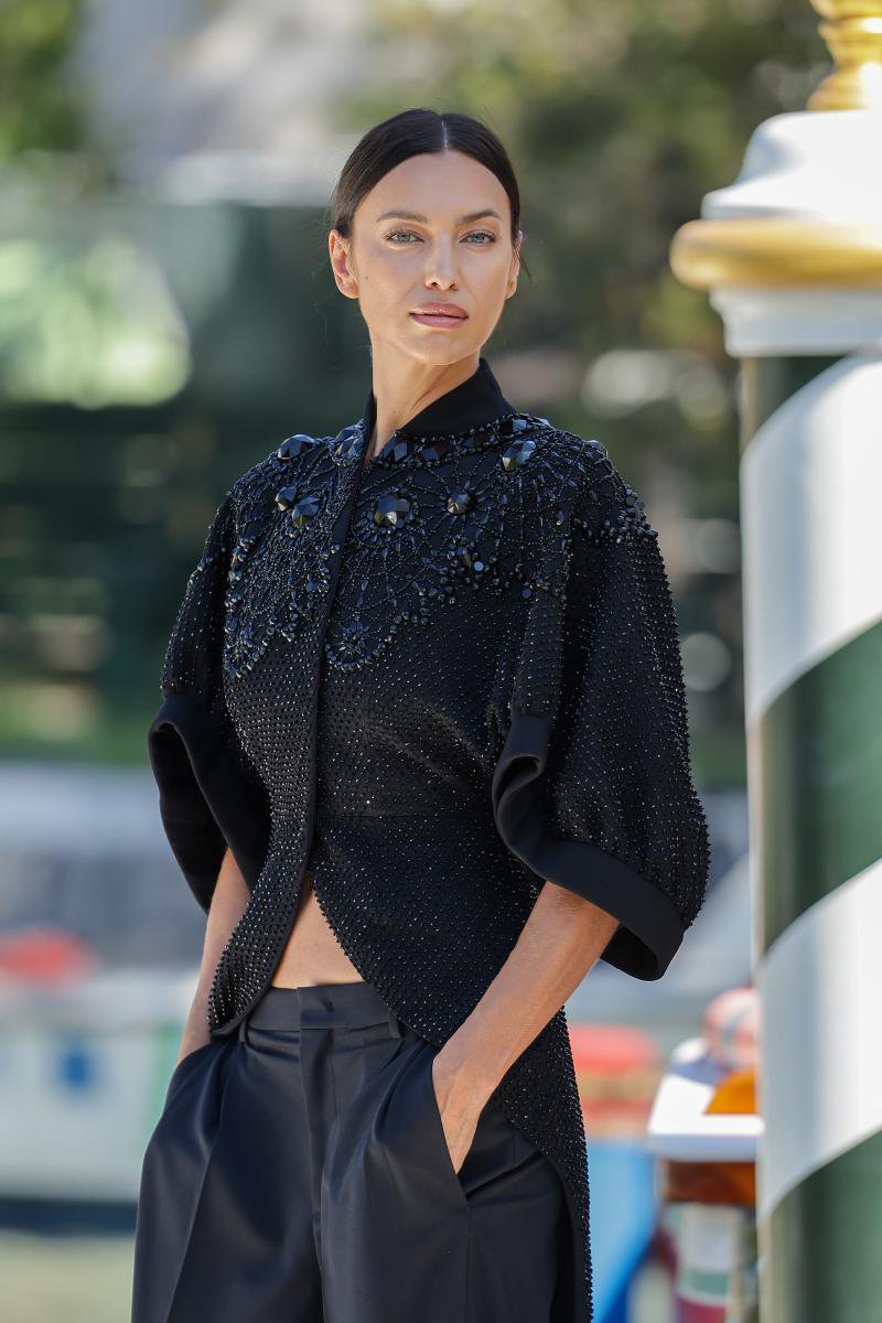 abiti vintage festival cinema Shayk giacca Givenchy Life&People Magazine 
