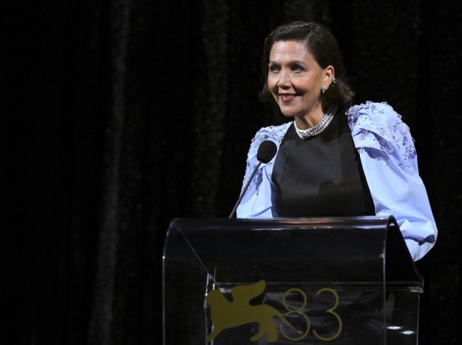 maggie gyllenhaal serata finale - Life&People Magazine