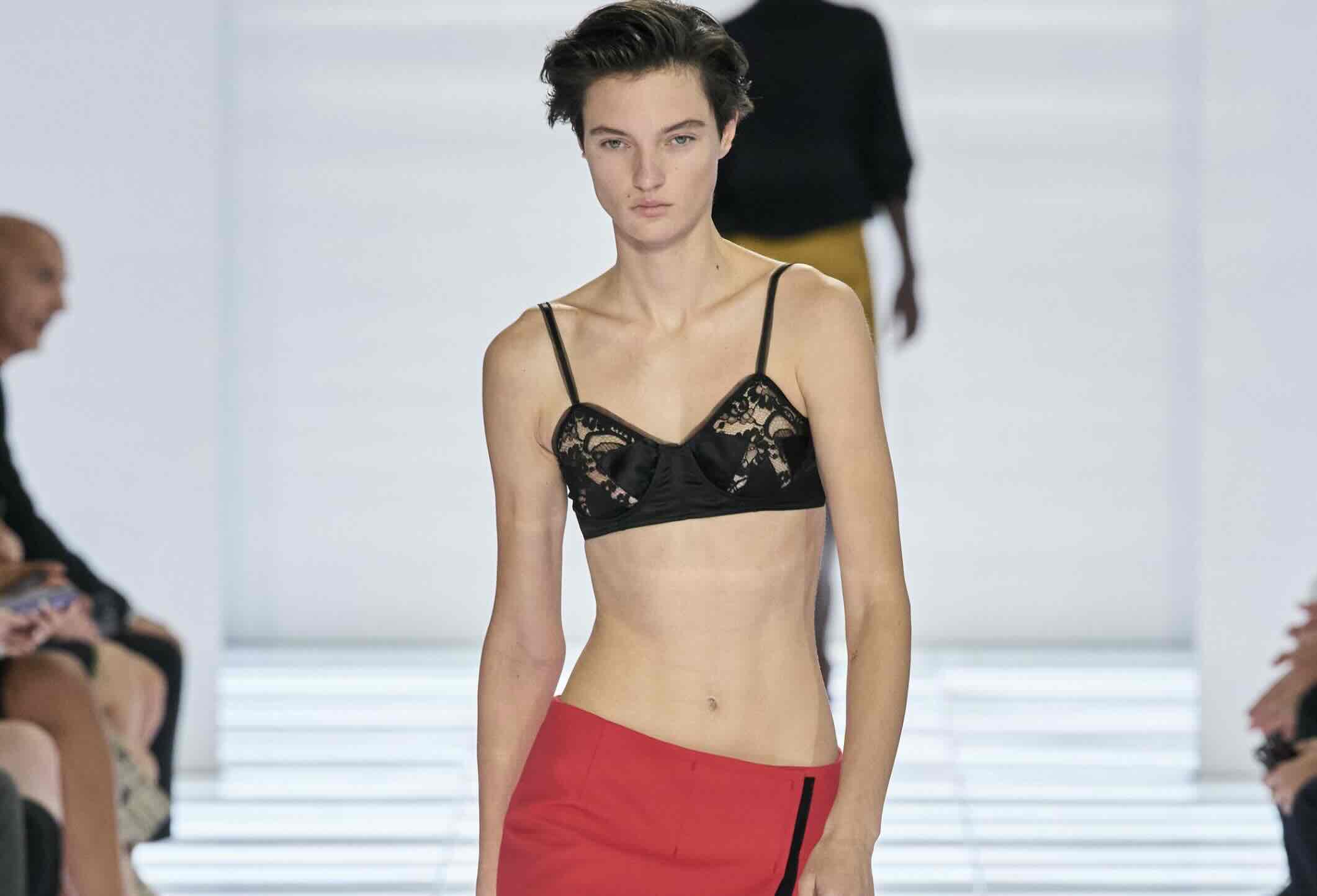 prada sessantatr233 modi di indossare una gonna da Lifeandpeople.it prada sessantatr233 modi di indossare una gonna