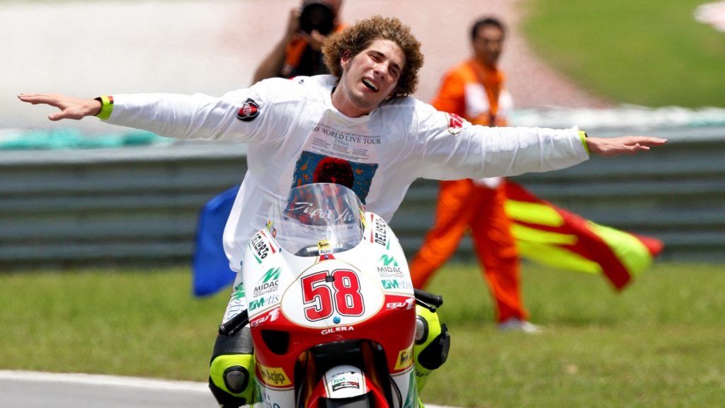 Marco Simoncelli sulla sua Honda @Pinterest