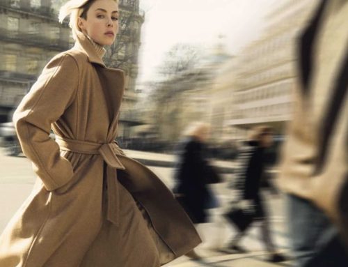 Il gesto di avvolgersi: l’eleganza del cappotto a vestaglia inaugura l’autunno