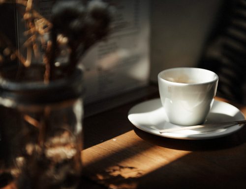 La geografia dell’espresso a Milano: viaggio tra torrefazioni storiche e nuove boutique d’autore