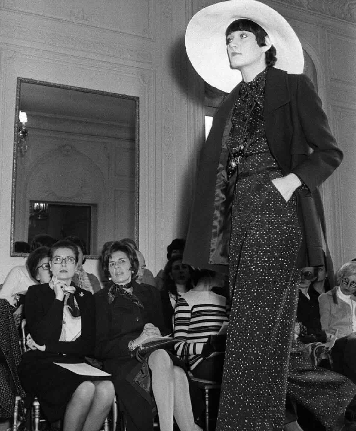 storia passerelle moda 1900 front row - Life&People Magazine